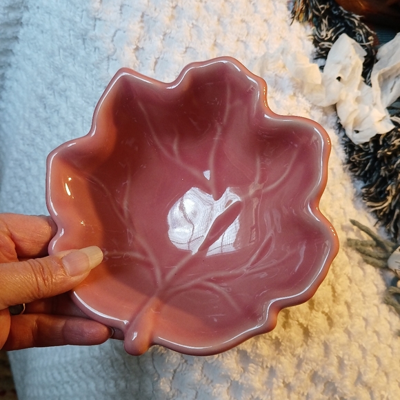 Vintage America Other - 5 Beautiful Dusty Pink Leaf-Shaped Ceramic Bowls